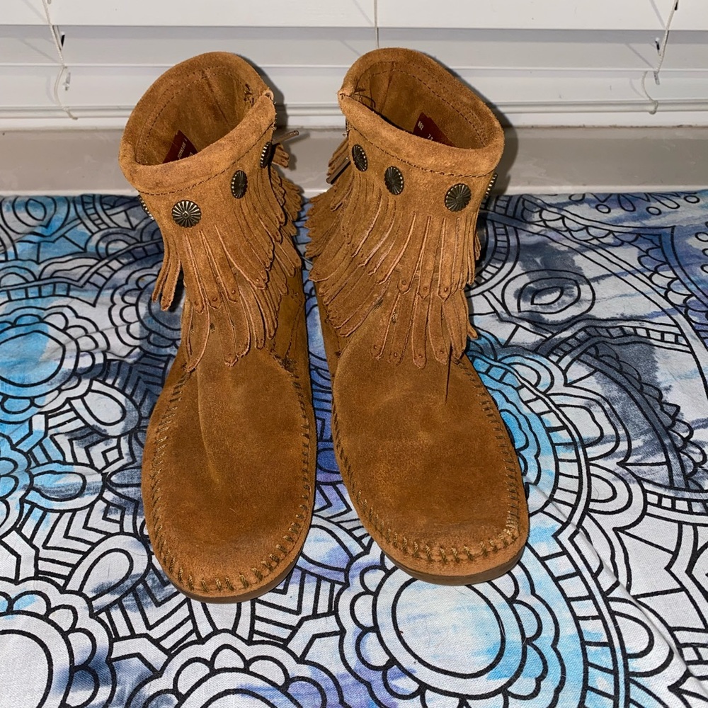 Minnetonka ankle booties size 7.5